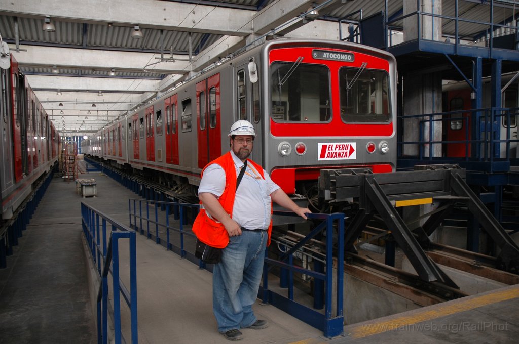 2034-0033-031210.jpg - AATE ML1.017 "El Peru avanza" / Patio Taller 03.12.2010