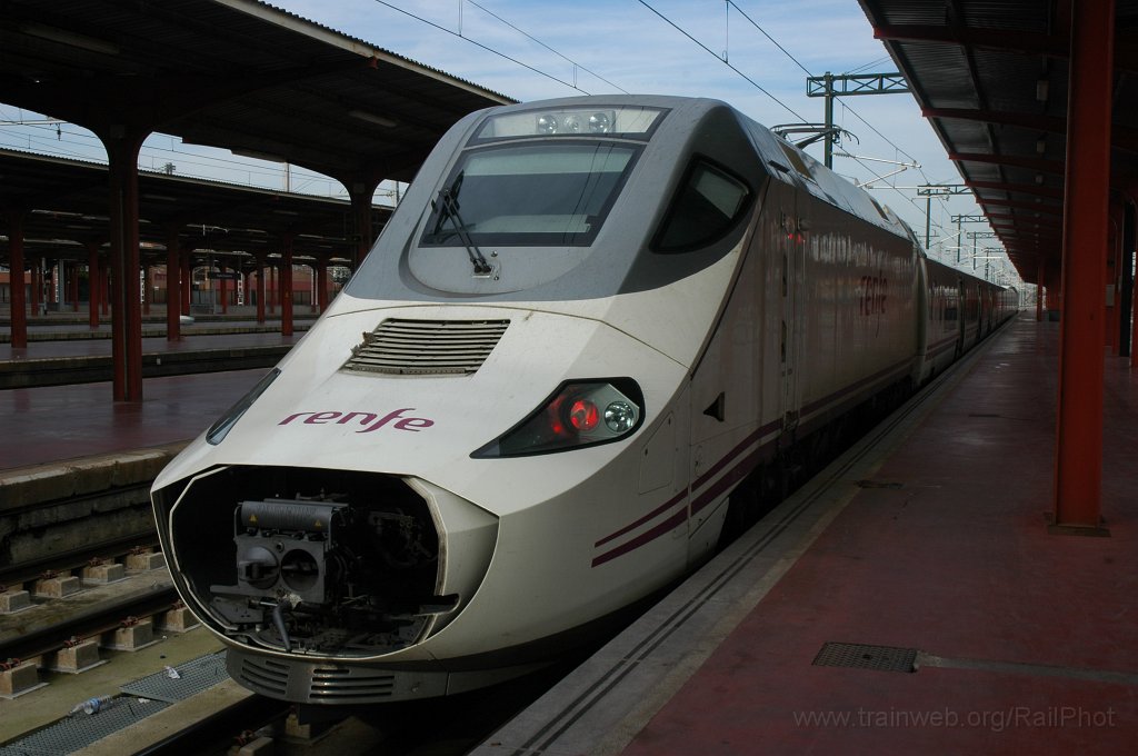 2035-0035-111210.jpg - Renfe 130.062-3 / Madrid-Chamartin 11.12.2010
