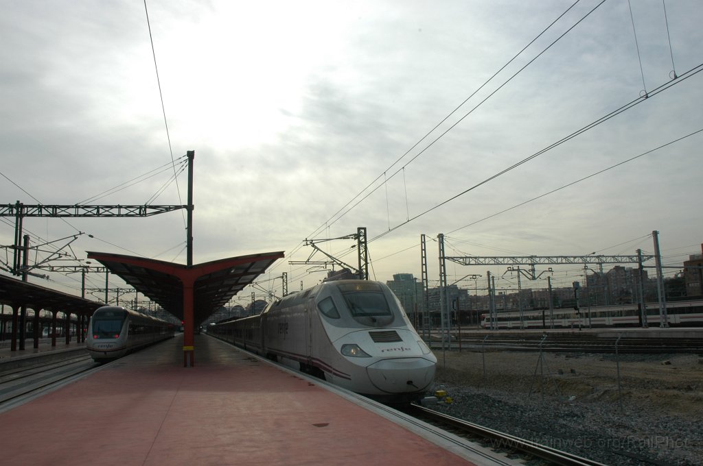 2036-0004-111210.jpg - Renfe 130.061-5 / Madrid-Chamartin 11.12.2010