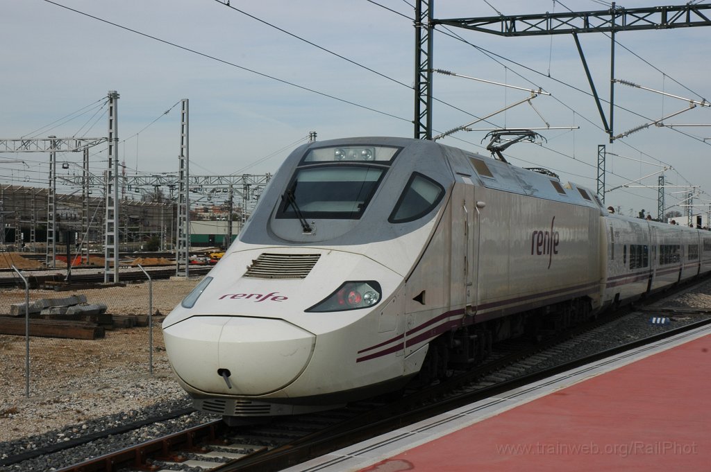 2036-0014-111210.jpg - Renfe 130.062-3 / Madrid-Chamartin 11.12.2010