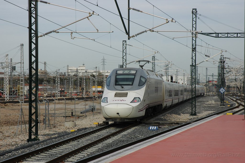 2036-0019-111210.jpg - Renfe 130.062-3 / Madrid-Chamartin 11.12.2010