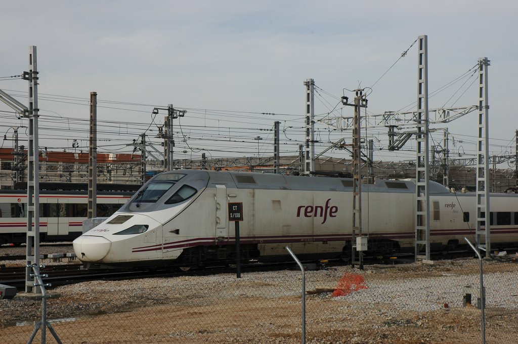 2036-0030-111210.jpg - Renfe 130.074-8 / Madrid-Chamartin 11.12.2010