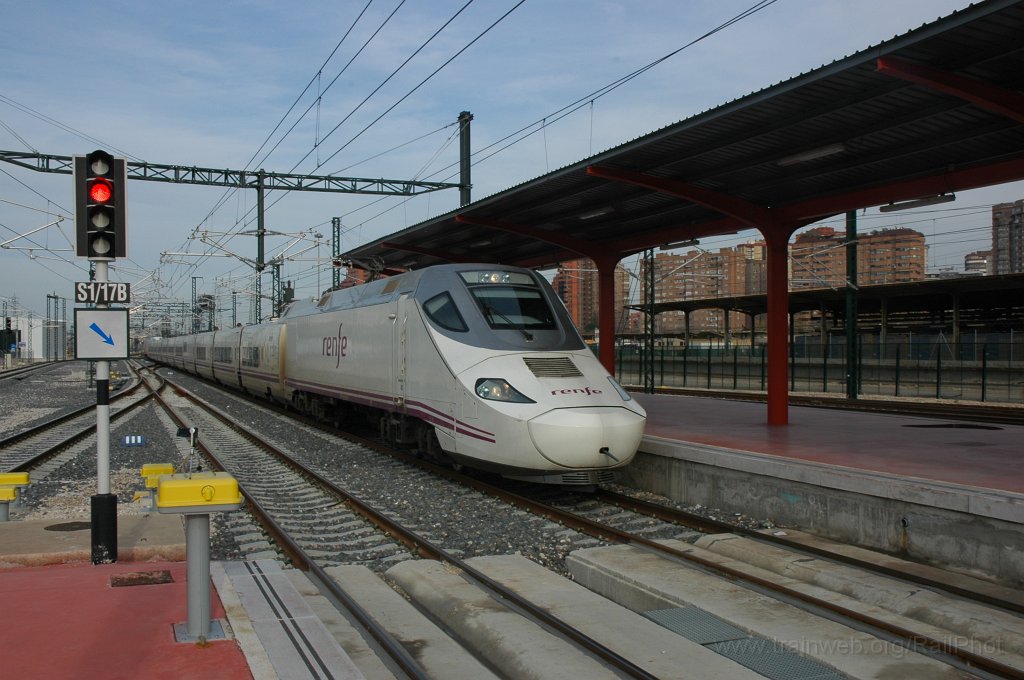 2036-0044-111210.jpg - Renfe 130.062-3 / Madrid-Chamartin 11.12.2010