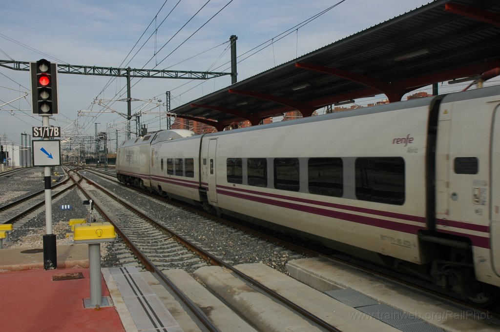 2037-0003-111210.jpg - Renfe 130.061-5 / Madrid-Chamartin 11.12.2010