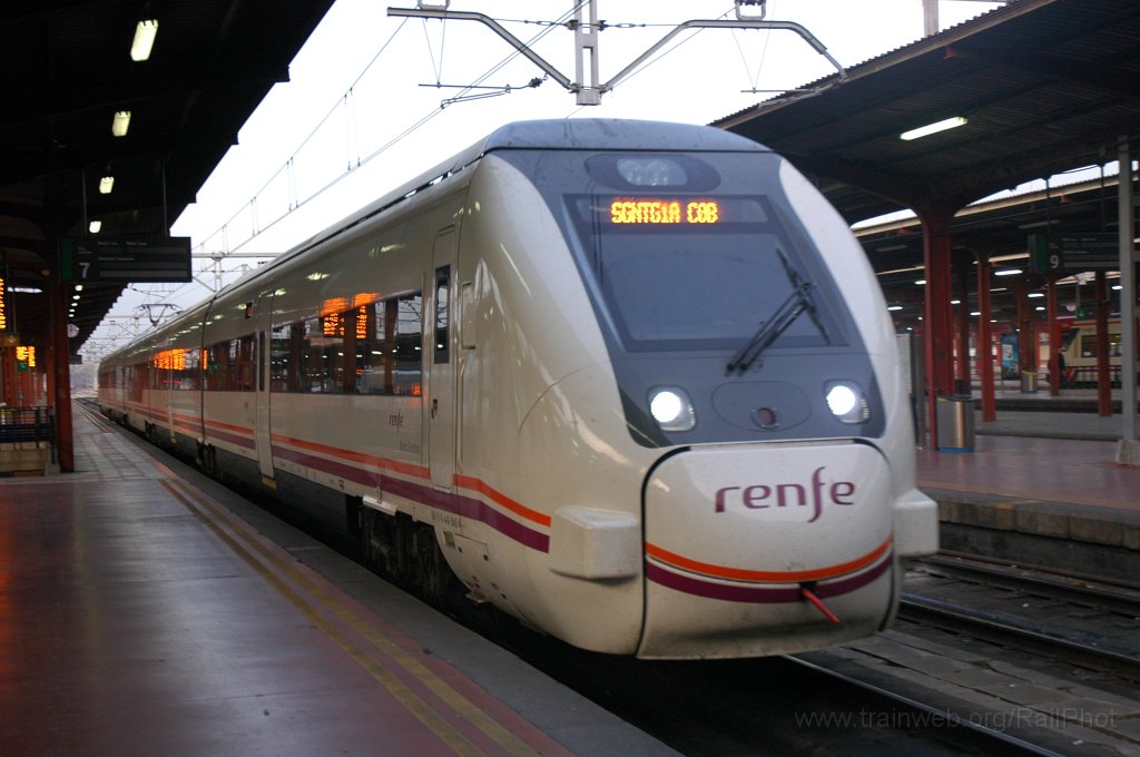 2040-0050-111210.jpg - Renfe 449.045-4 / Madrid-Chamartin 11.12.2010