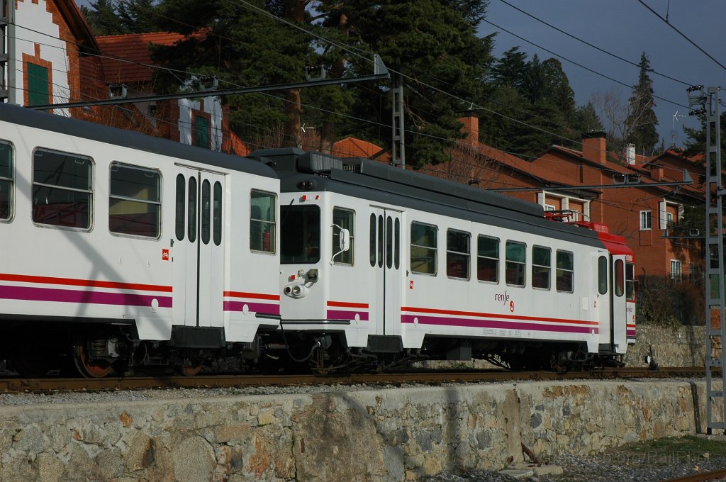 2043-0026-121210.jpg - Renfe 442.006-3 / Cercedilla 12.12.2010