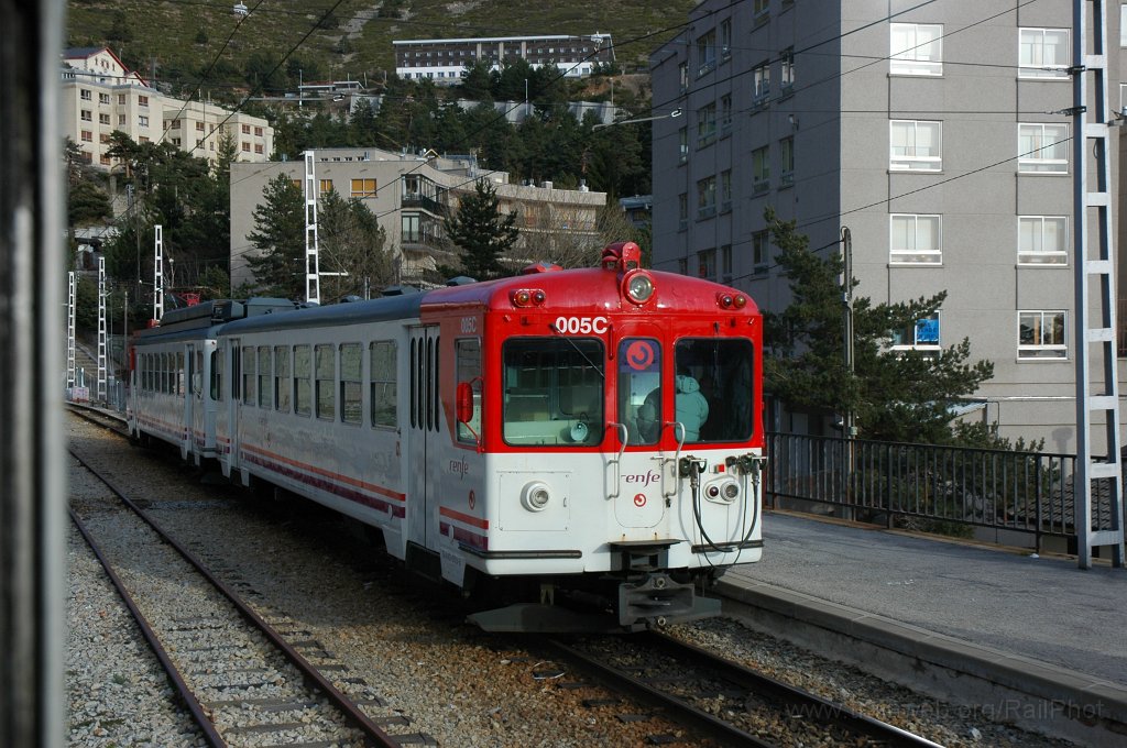 2044-0002-121210.jpg - Renfe 442.005-5 / Puerta de Navacerrada 12.12.2010