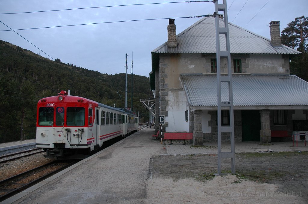 2044-0050-121210.jpg - Renfe 442.005-5 / Los Cotos 12.12.2010