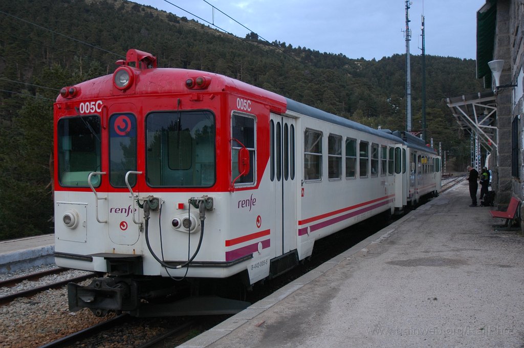 2045-0020-121210.jpg - Renfe 442.005-5 / Los Cotos 12.12.2010