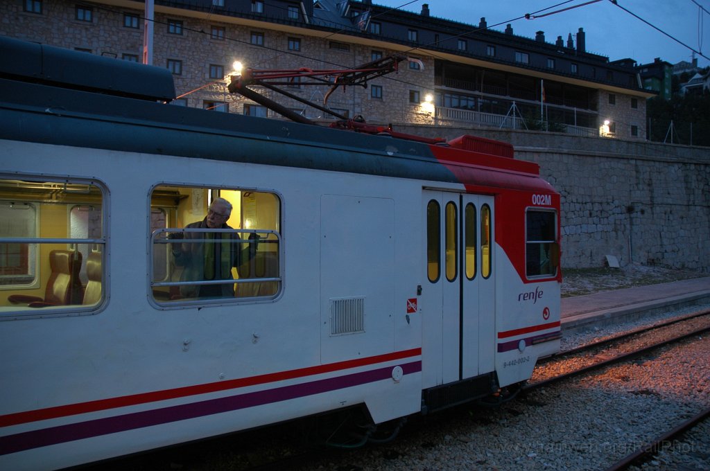 2045-0026-121210.jpg - Renfe 442.002-2 / Puerta de Navacerrada 12.12.2010