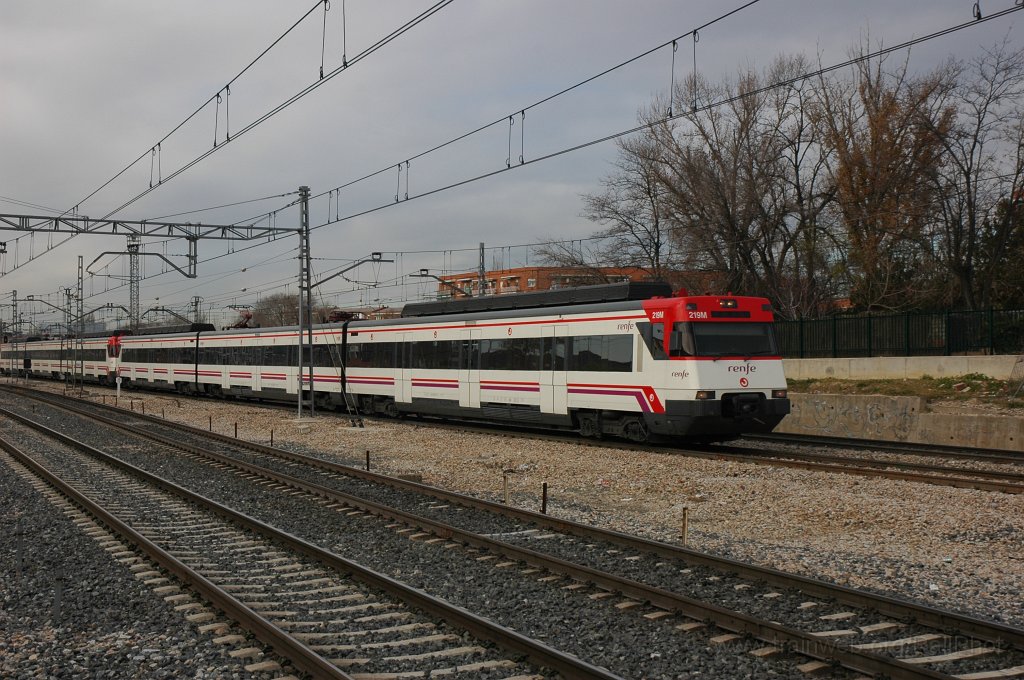 2047-0001-181210.jpg - Renfe 446.219-8 / Villaverde Alto 18.12.2010