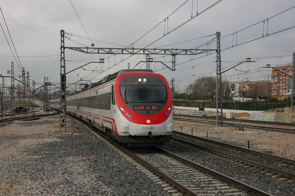 2047-0018-181210.jpg - Renfe 465.549-4 / Villaverde Alto 18.12.2010