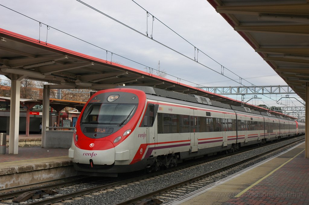 2047-0036-181210.jpg - Renfe 465.569-2 / Villaverde Alto 18.12.2010