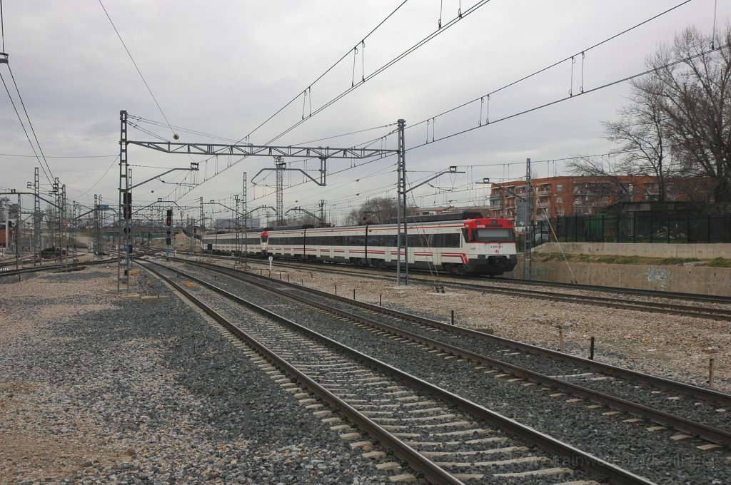 2049-0009-181210.jpg - Renfe 466.300-6 / Villaverde Alto 18.12.2010