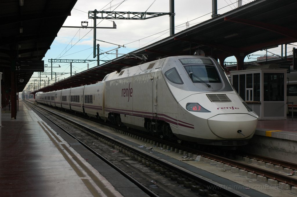 2050-0007-181210.jpg - Renfe 130.008-6 / Madrid-Chamartin 18.12.2010