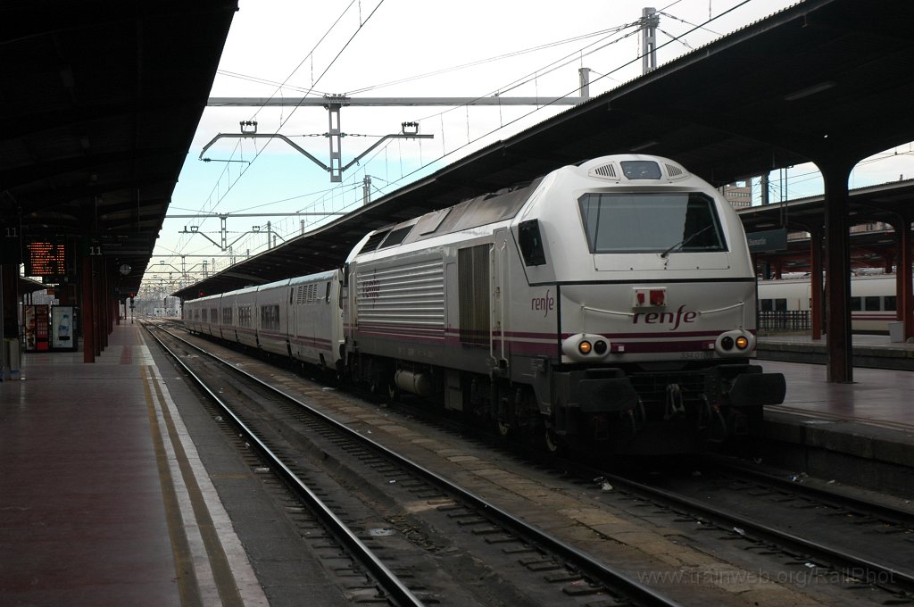 2050-0019-181210.jpg - Renfe 334.010-6 / Madrid-Chamartin 18.12.2010