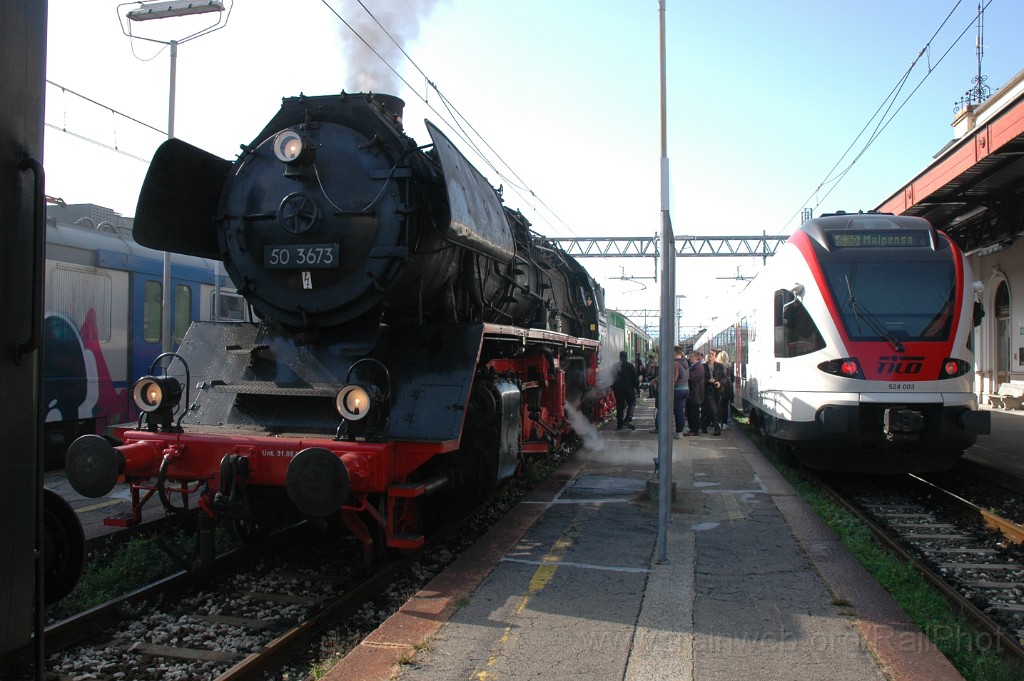 2662-0005-211012.jpg - DR 50.3673 + TILO RABe 524.003 «Tre Valli» / Luino 21.10.2012