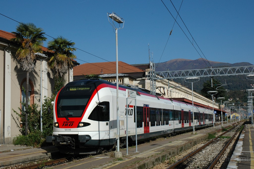 2665-0015-211012.jpg - TILO RABe 524.002 «Ticino» / Luino 21.10.2012