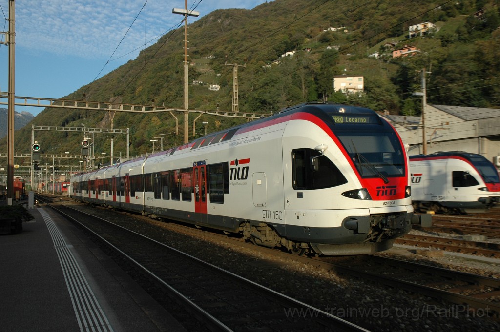 2667-0012-211012.jpg - TILO RABe 524.008 / Bellinzona 21.10.2012