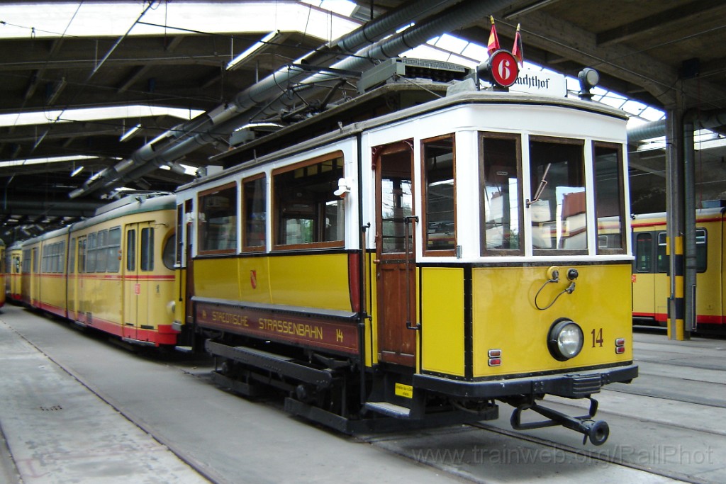 1485-0020-310508.jpg - VBK Tw.14 + GT8 195 / Tullastraße Dépot 31.5.2008