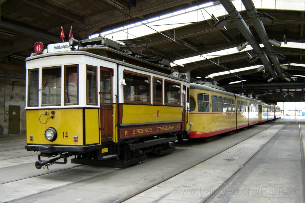 1485-0022-310508.jpg - VBK Tw.14 + GT8 195 / Tullastraße Dépot 31.5.2008