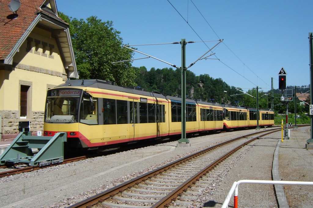 1487-0018-010608.jpg - AVG GT8-100DM/2S 874 + AVG GT8-100DM/2S 896 / Forbach (Schwarzwald) 1.6.2008