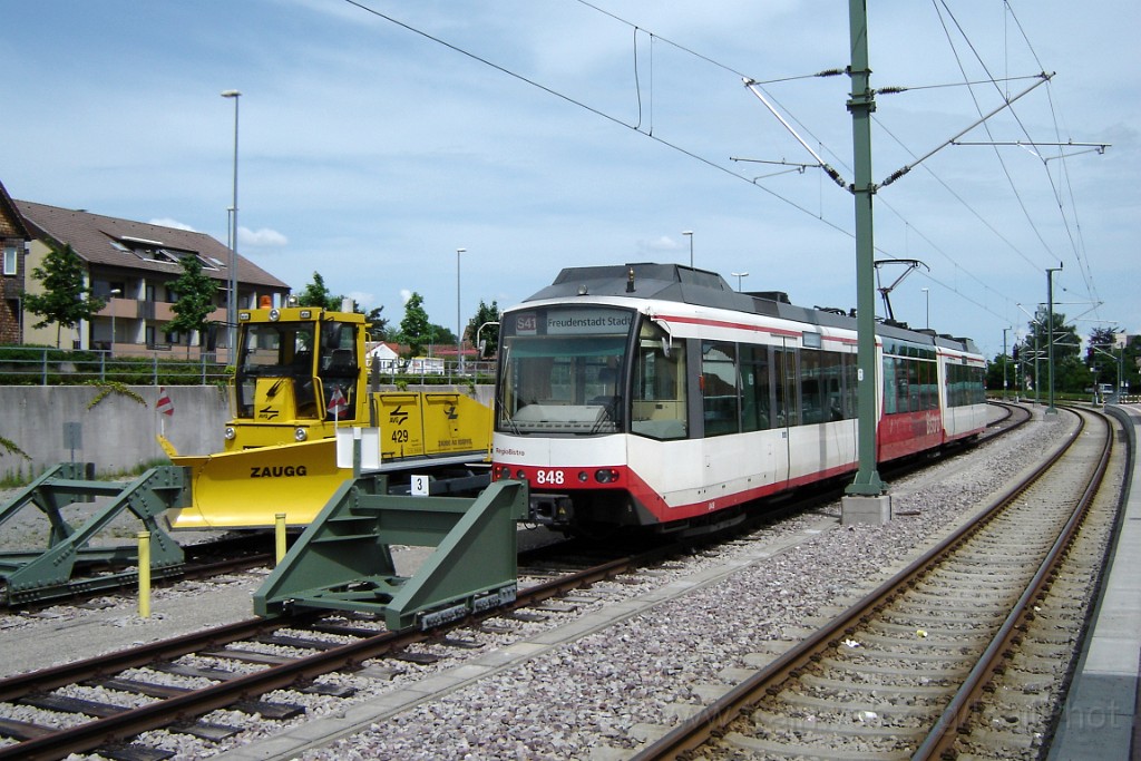 1488-0042-010608.jpg - AVG GT8-100DM/2S 848 "RegioBistro" + AVG No.429 / Freudenstadt Hbf 1.6.2008