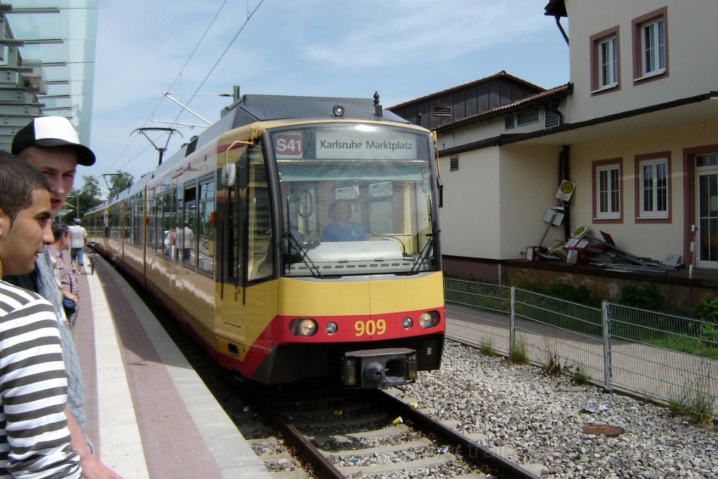 1488-0047-010608.jpg - AVG GT8-100DM/2S 909 / Freudenstadt Hbf 1.6.2008