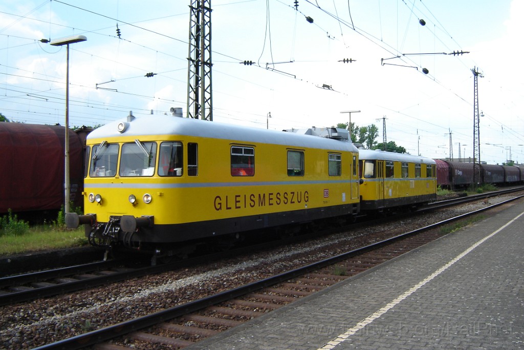 1492-0021-020608.jpg - DBAG 726.003-7 + 725.003-8 "Gleismesszug" / Mannheim-Friedrichsfeld 2.6.2008