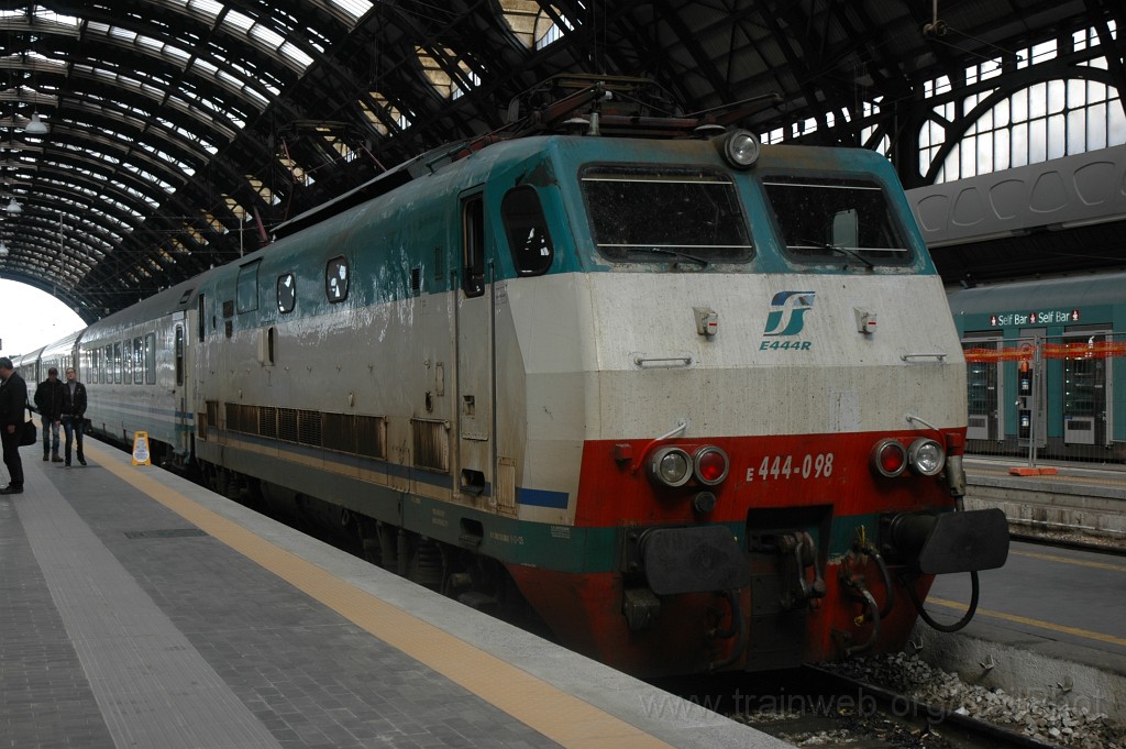 2357-0047-200412.jpg - FS E444R.098 / Milano C 20.4.2012