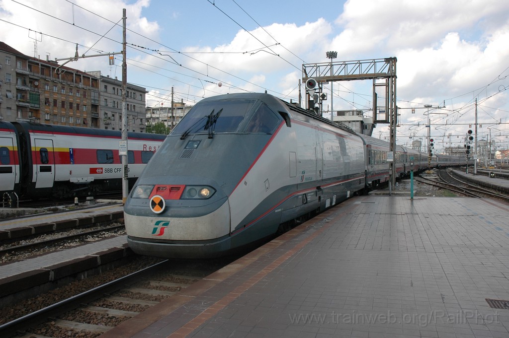 2359-0049-200412.jpg - FS E 414.127 / Milano C 20.4.2012
