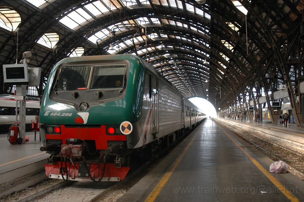 2361-0033-200412.jpg - Trenord E 464.286 / Milano C 20.4.2012