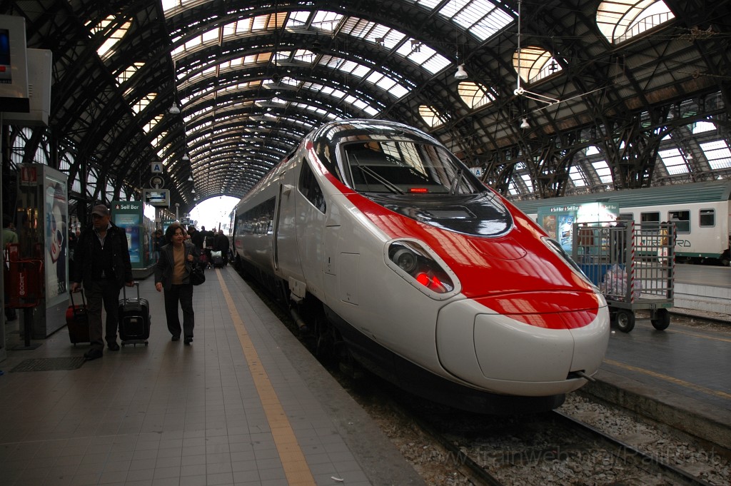 2361-0036-200412.jpg - SBB-CFF ETR 93 85 5 610.105-4 / Milano C 20.4.2012