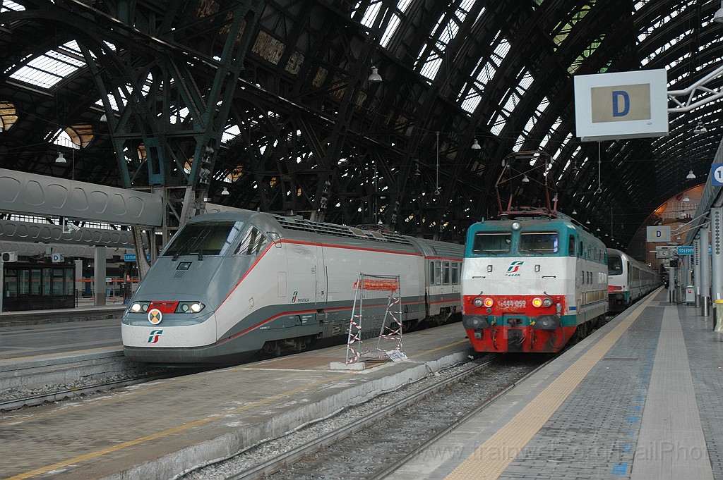 2362-0013-200412.jpg - FS E 414.144 + E 444R.059 / Milano C 20.4.2012