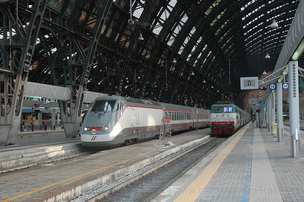 2362-0036-200412.jpg - FS E 414.144 + E 444R.059 / Milano C 20.4.2012