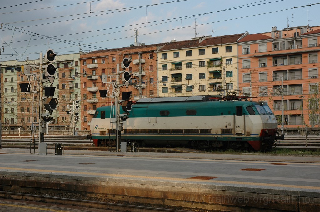 2362-0037-200412.jpg - FS E 444R.098 / Milano C 20.4.2012