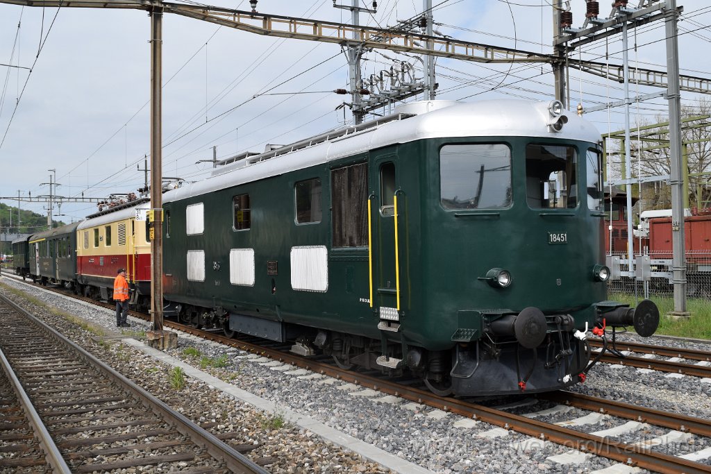 9670-0034-270425.jpg - SBB-CFF Bm 4/4" 18451 + Re 4/4' 10034 / Etzwilen 27.4.2025