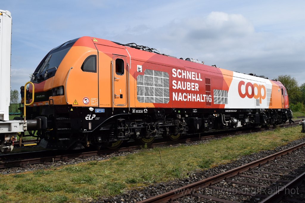 9672-0048-270425.jpg - ELP 2019.318 "Coop" / Etzwilen (Güterbahnhof) 27.4.2025