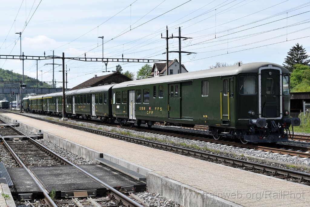 9676-0050-270425.jpg - SBB-CFF BDt 1990 + Re 4/4' 10001 / Etzwilen 27.4.2025