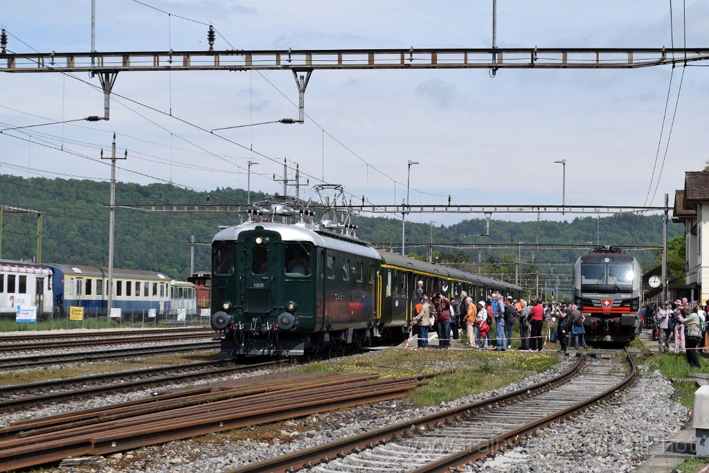 9678-0020-270425.jpg - SBB-CFF Re 4/4' 10001 + 193.546-9 "Jungfraujoch" / Etzwilen 27.4.2025