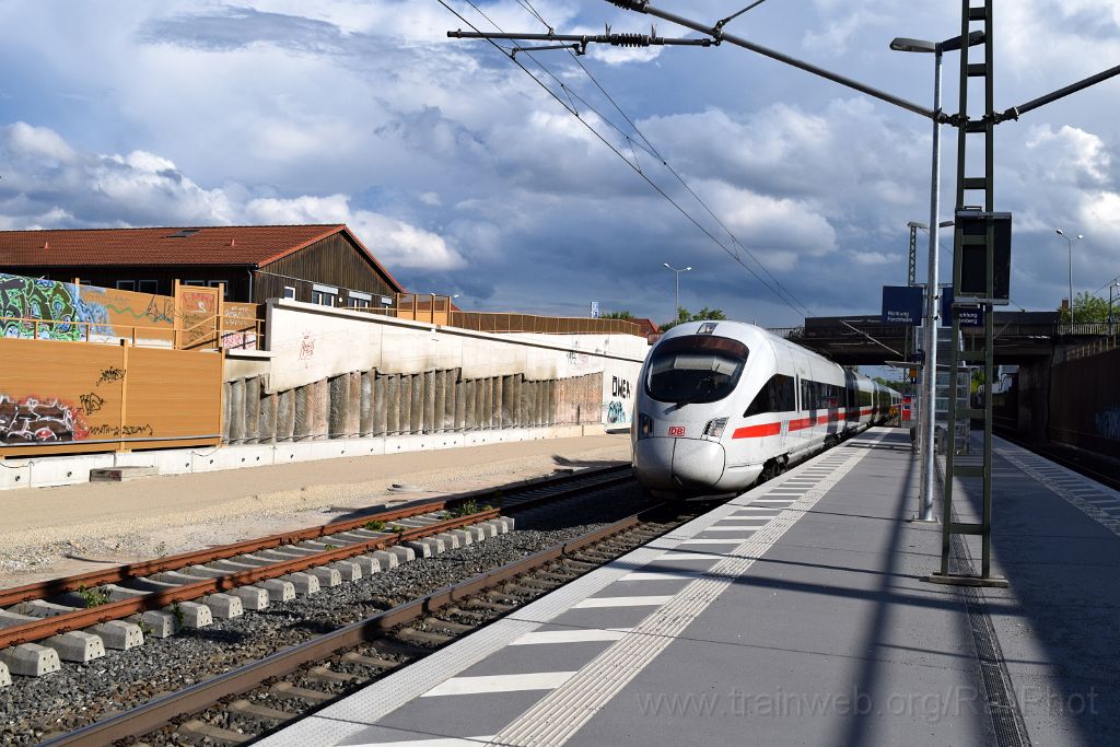 4477-0018-130517.jpg - DBAG / ÖBB ICE-T 411.003-7 "Paderborn" / Fürth-Unterfarrnbach 13.5.2017