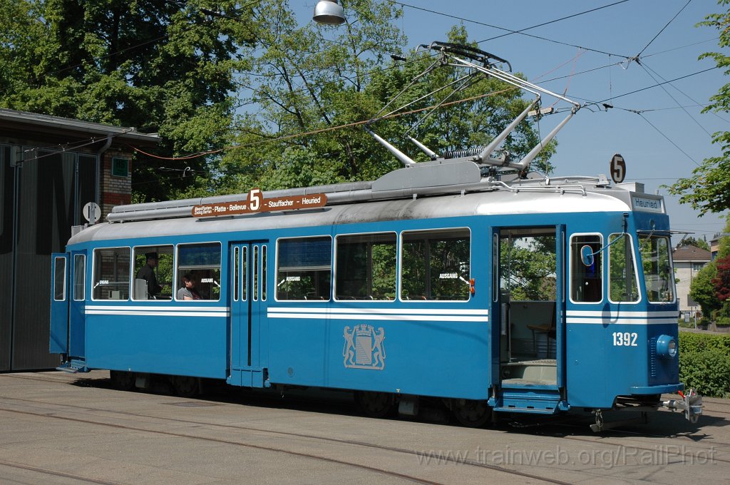 2098-0044-250411.jpg - VBZ Ce 4/4 1392 / Burgwies 25.4.2011