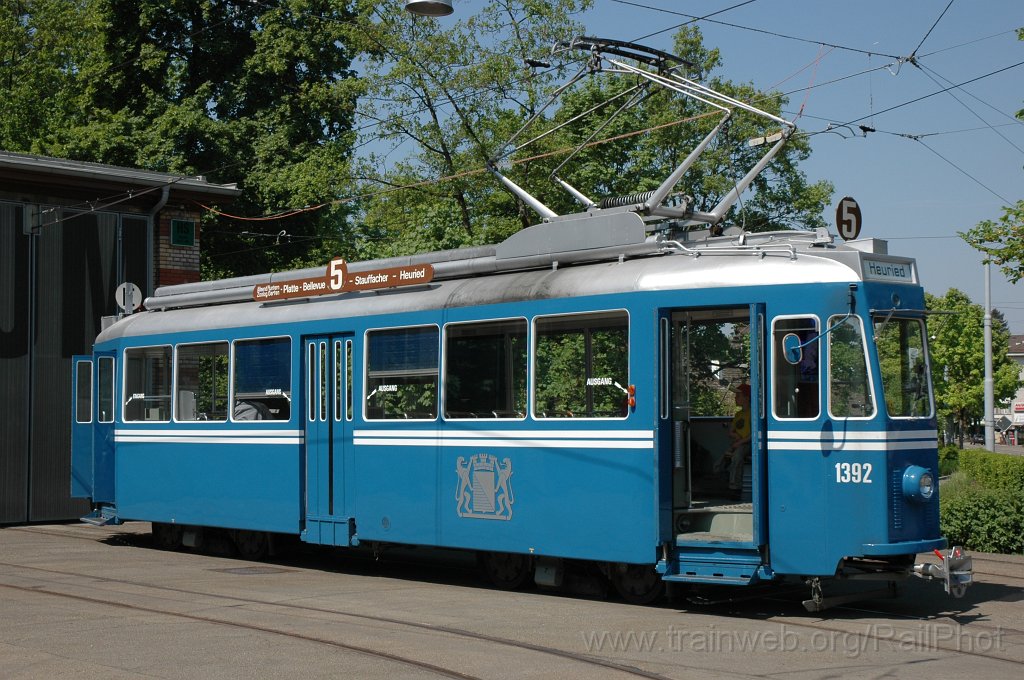 2098-0049-250411.jpg - VBZ Ce 4/4 1392 / Burgwies 25.4.2011