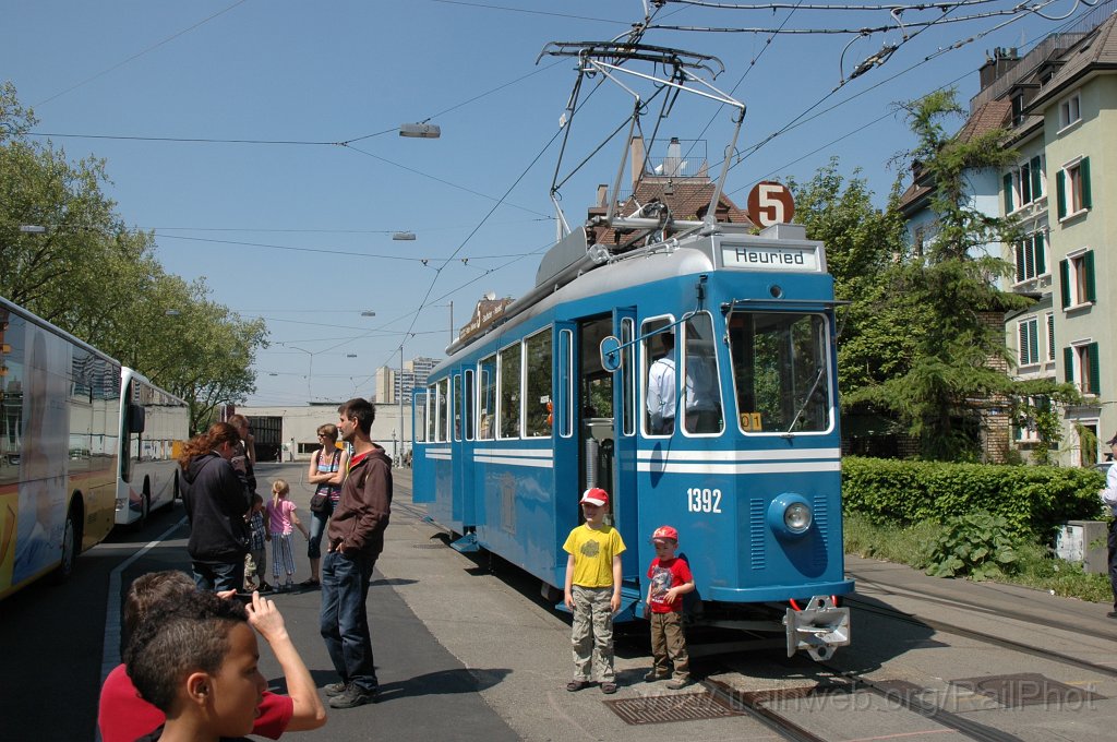 2099-0001-250411.jpg - VBZ Ce 4/4 1392 / Bahnhof Wiedikon 25.4.2011