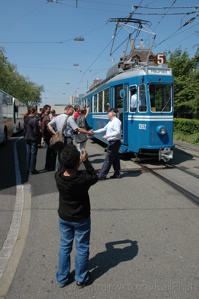 2099-0002-250411.jpg - VBZ Ce 4/4 1392 / Bahnhof Wiedikon 25.4.2011