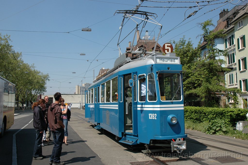 2099-0005-250411.jpg - VBZ Ce 4/4 1392 / Bahnhof Wiedikon 25.4.2011