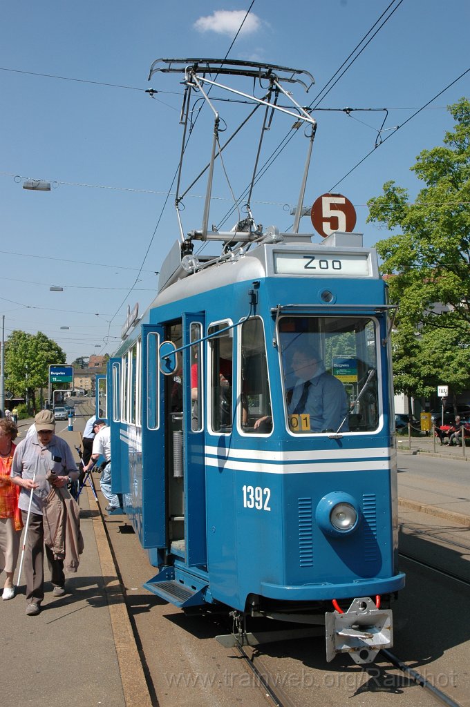 2099-0008-250411.jpg - VBZ Ce 4/4 1392 / Burgwies 25.4.2011