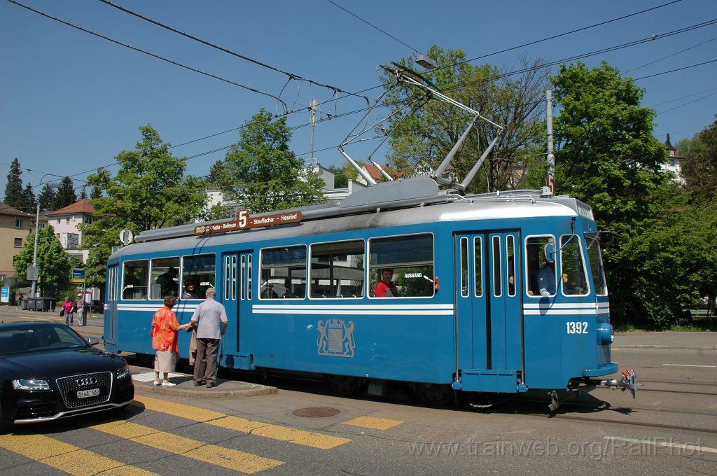 2099-0015-250411.jpg - VBZ Ce 4/4 1392 / Burgwies 25.4.2011