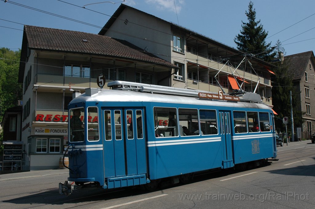2099-0016-250411.jpg - VBZ Ce 4/4 1392 / Burgwies 25.4.2011