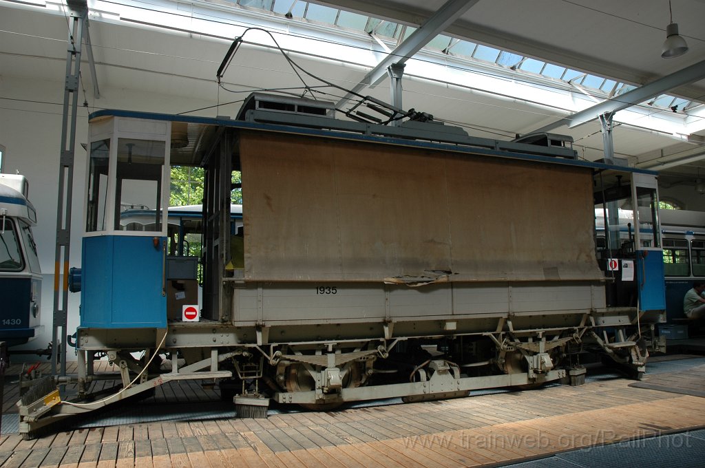 2099-0021-250411.jpg - VBZ Xe 4/4 1935 / Burgwies 25.4.2011